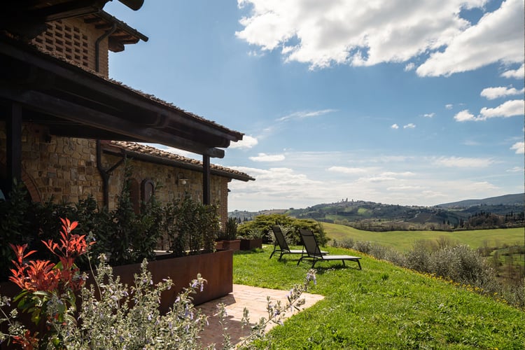 Esterni Agriturismo Mormoraia San Gimignano 02
